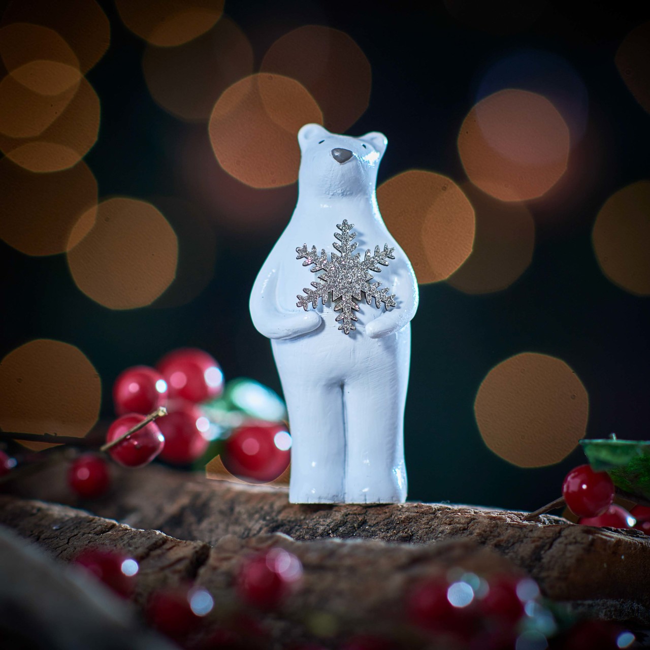 Bear holding Snowflake Decoration